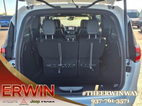 New 2026 Chrysler Pacifica Limited w/ S Appearance Package image 10