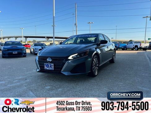 Used 2025 Nissan Altima 2.5 SV FWD image 1