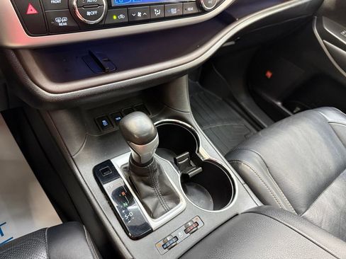 Used 2014 Toyota Highlander Limited w/ Driver Technology Package image 16