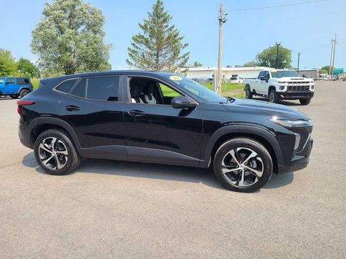 Used 2024 Chevrolet Trax RS w/ Driver Confidence Package FWD image 5