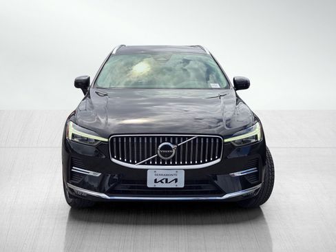 Used 2023 Volvo XC60 B5 Plus FWD image 2