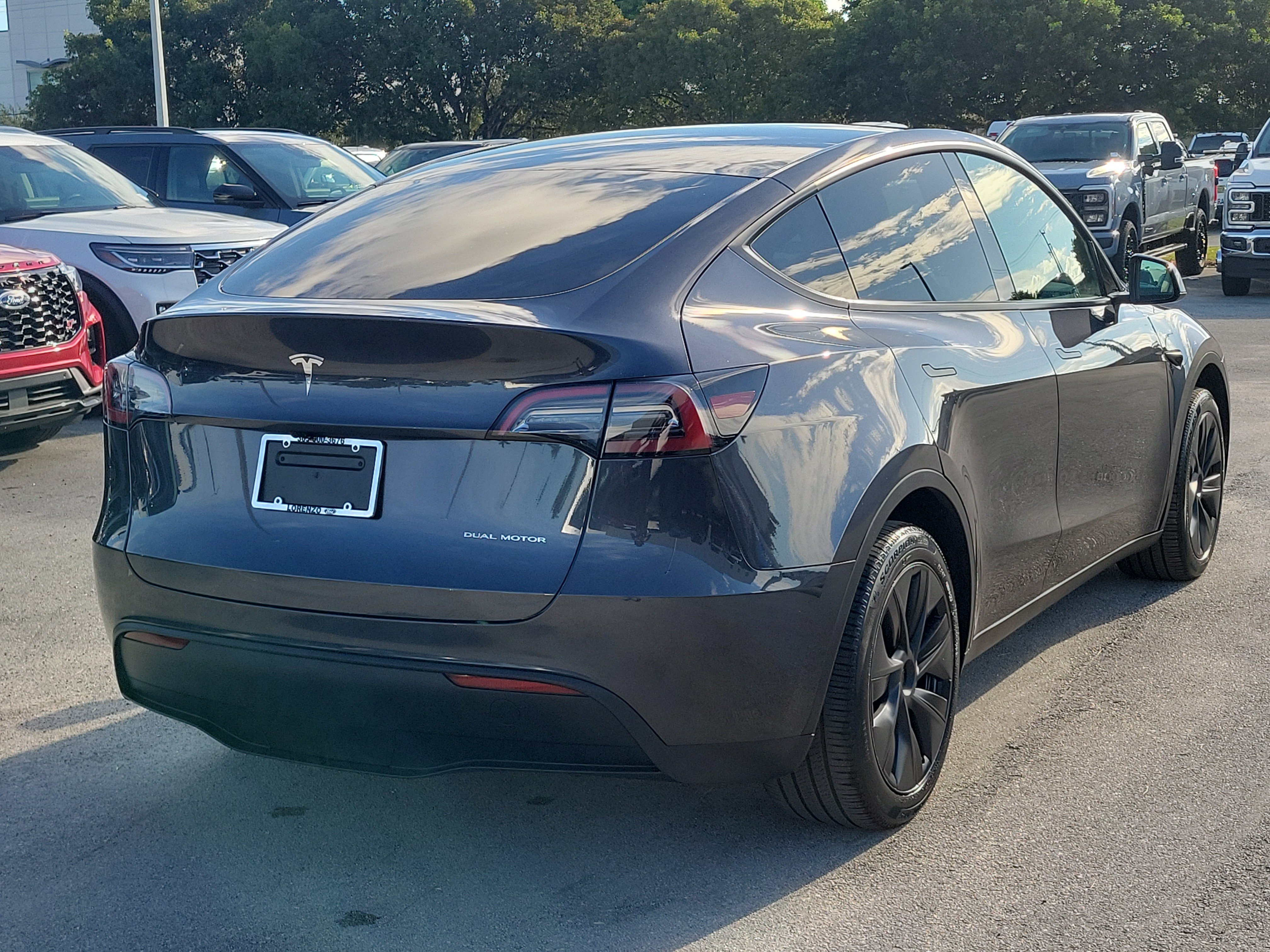 Used 2024 Tesla Model Y Long Range AWD/4WD image 5