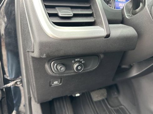 Used 2019 GMC Terrain SLE w/ Driver Convenience Package image 16