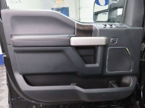 Used 2022 Ford F250 Lariat w/ Black Appearance Pkg AWD/4WD image 66