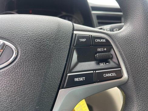 Used 2018 Hyundai Elantra SE FWD image 20