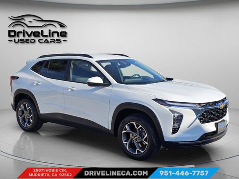 Used 2025 Chevrolet Trax LT w/ LT Convenience Package image 8