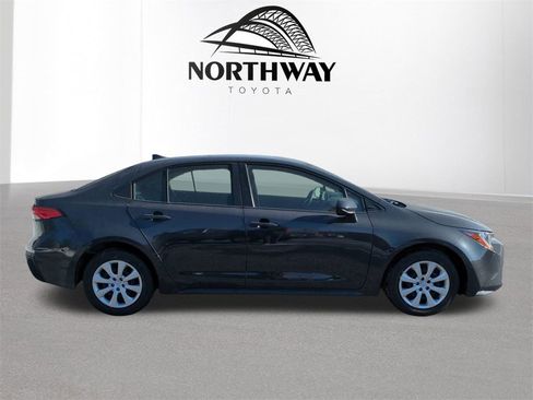 Used 2023 Toyota Corolla LE image 3