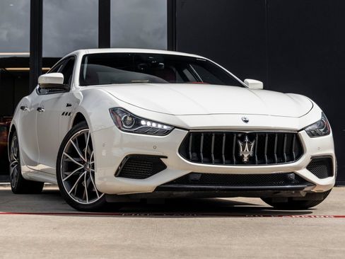Used 2022 Maserati Ghibli Modena RWD image 2
