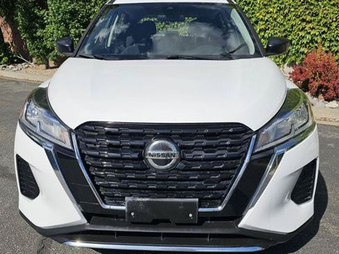 Used 2021 Nissan Kicks S FWD image 2