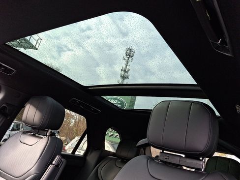 New 2025 Land Rover Range Rover Sport SE image 11