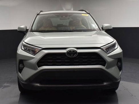 Used 2020 Toyota RAV4 XLE image 3
