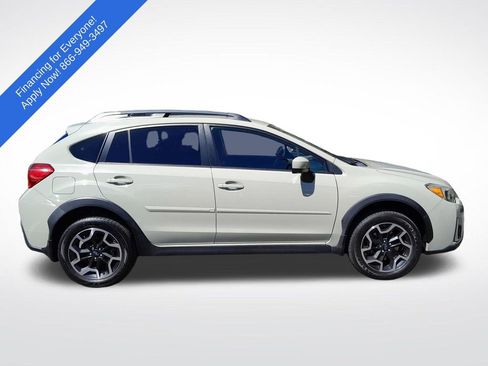 Used 2017 Subaru Crosstrek 2.0i Premium AWD/4WD image 9