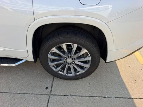 Used 2023 Chevrolet Traverse Premier w/ LPO, Floor Liner Package AWD/4WD image 6