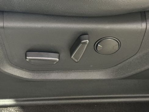 Used 2019 Ford F150 Lariat w/ Equipment Group 502A Luxury AWD/4WD image 15