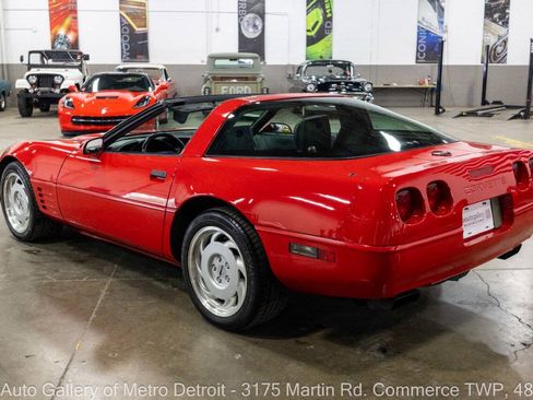 Used 1992 Chevrolet Corvette Coupe RWD image 5
