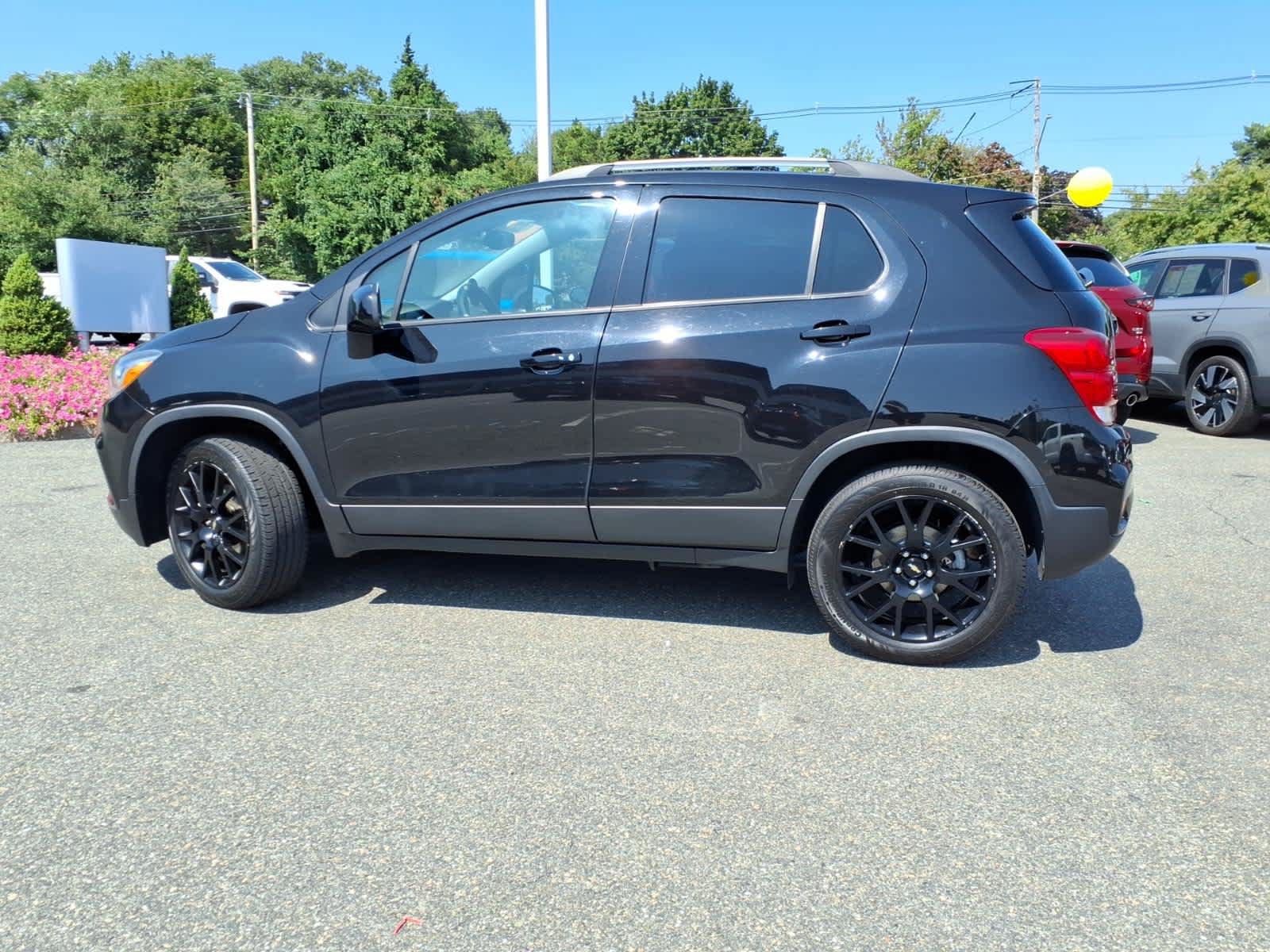 Used 2022 Chevrolet Trax LT w/ Midnight Edition AWD/4WD image 8