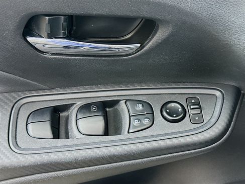 Used 2025 Nissan Versa SV FWD image 15