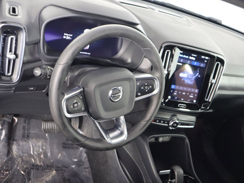 Used 2024 Volvo C40 Recharge Core image 17