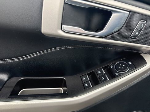 Certified 2022 Ford Explorer XLT w/ Equipment Group 202A image 15