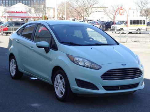 Used 2017 Ford Fiesta SE image 3