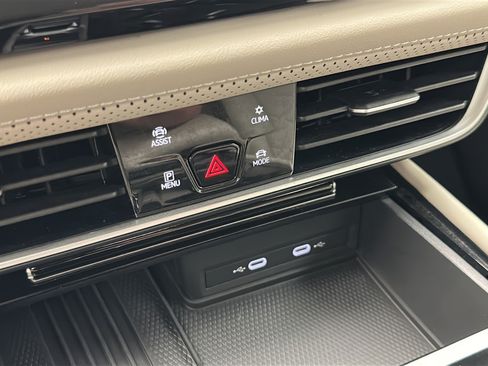 Used 2025 Volkswagen Atlas SE AWD/4WD image 20