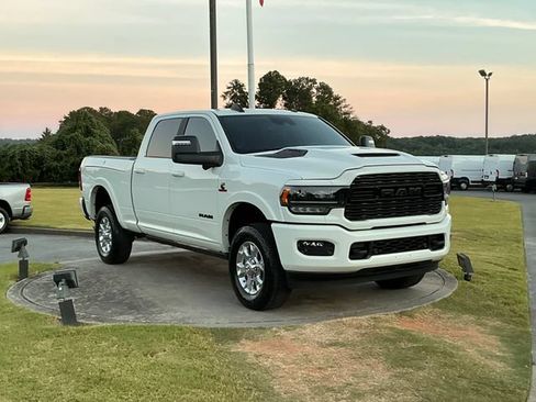 Used 2024 RAM 2500 Limited AWD/4WD image 9