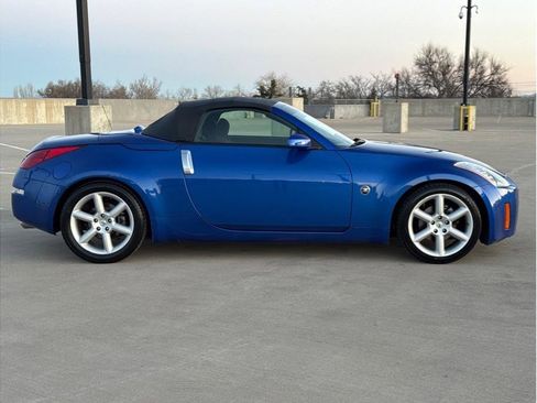 Used 2004 Nissan 350Z Enthusiast w/ Side Airbags Pkg image 9