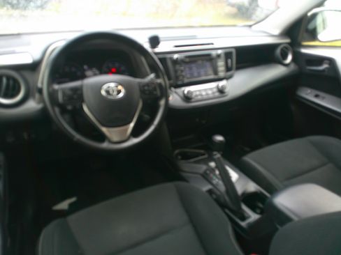 Used 2018 Toyota RAV4 XLE image 33