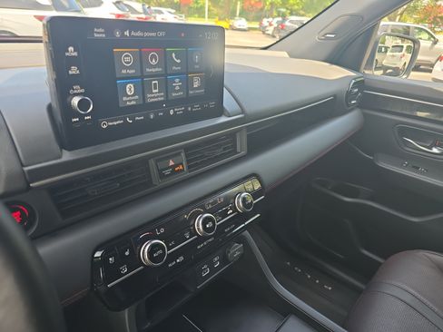 Used 2025 Honda Pilot Black Edition image 22