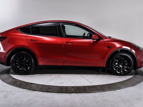 Used 2023 Tesla Model Y AWD image 7