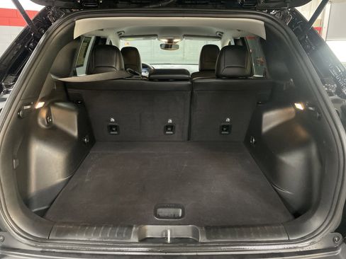 Used 2022 Jeep Cherokee Latitude Lux AWD/4WD image 32