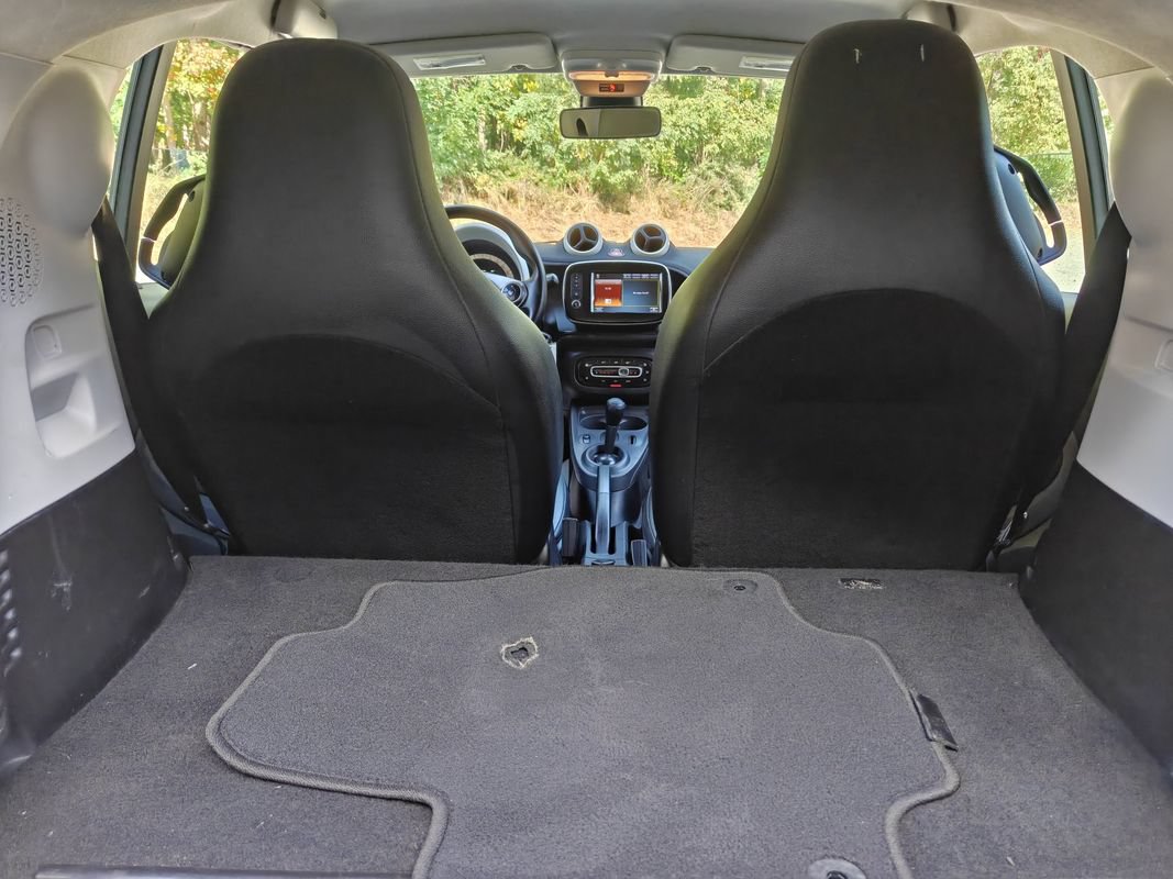 Used 2017 smart fortwo pure RWD image 18