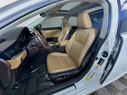 Used 2018 Lexus ES 350 w/ Luxury Package w/Wood Trim FWD image 25