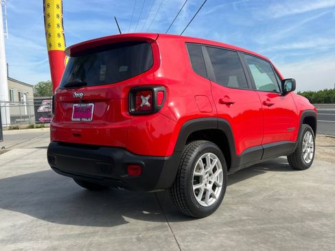 Used 2023 Jeep Renegade Latitude AWD/4WD image 4