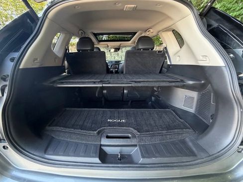 Used 2018 Nissan Rogue SL w/ Premium Package AWD/4WD image 32