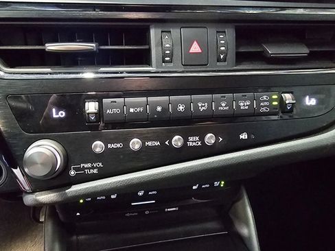 Used 2022 Lexus ES 300h w/ Premium Package FWD image 17