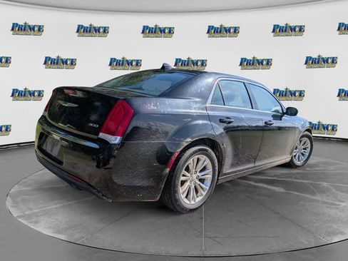 Used 2021 Chrysler 300 Touring w/ Driver Convenience Group RWD image 3