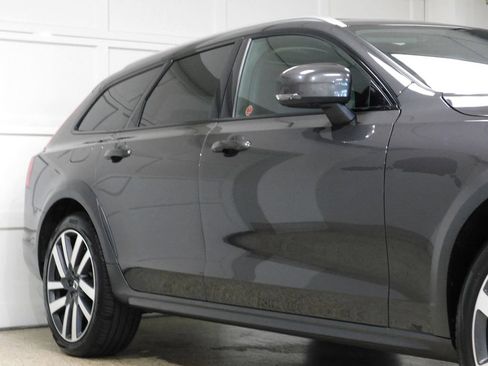 Used 2022 Volvo V90 B6 Cross Country AWD/4WD image 8