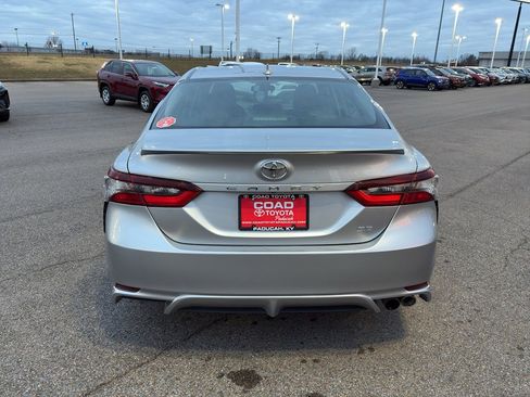 Used 2023 Toyota Camry SE image 4