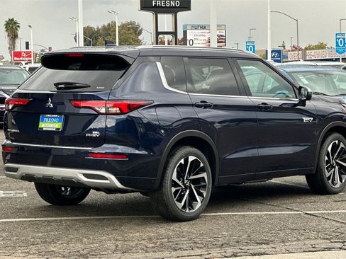 New 2025 Mitsubishi Outlander SEL image 5