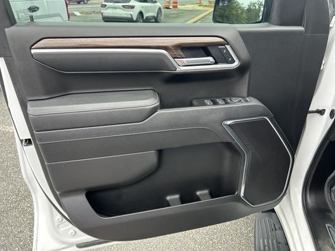 Used 2025 Chevrolet Silverado 1500 LT AWD/4WD image 9