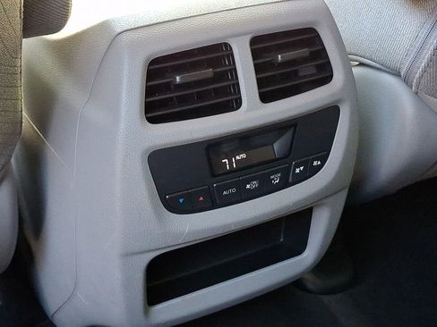 Used 2017 Honda Pilot EX image 11