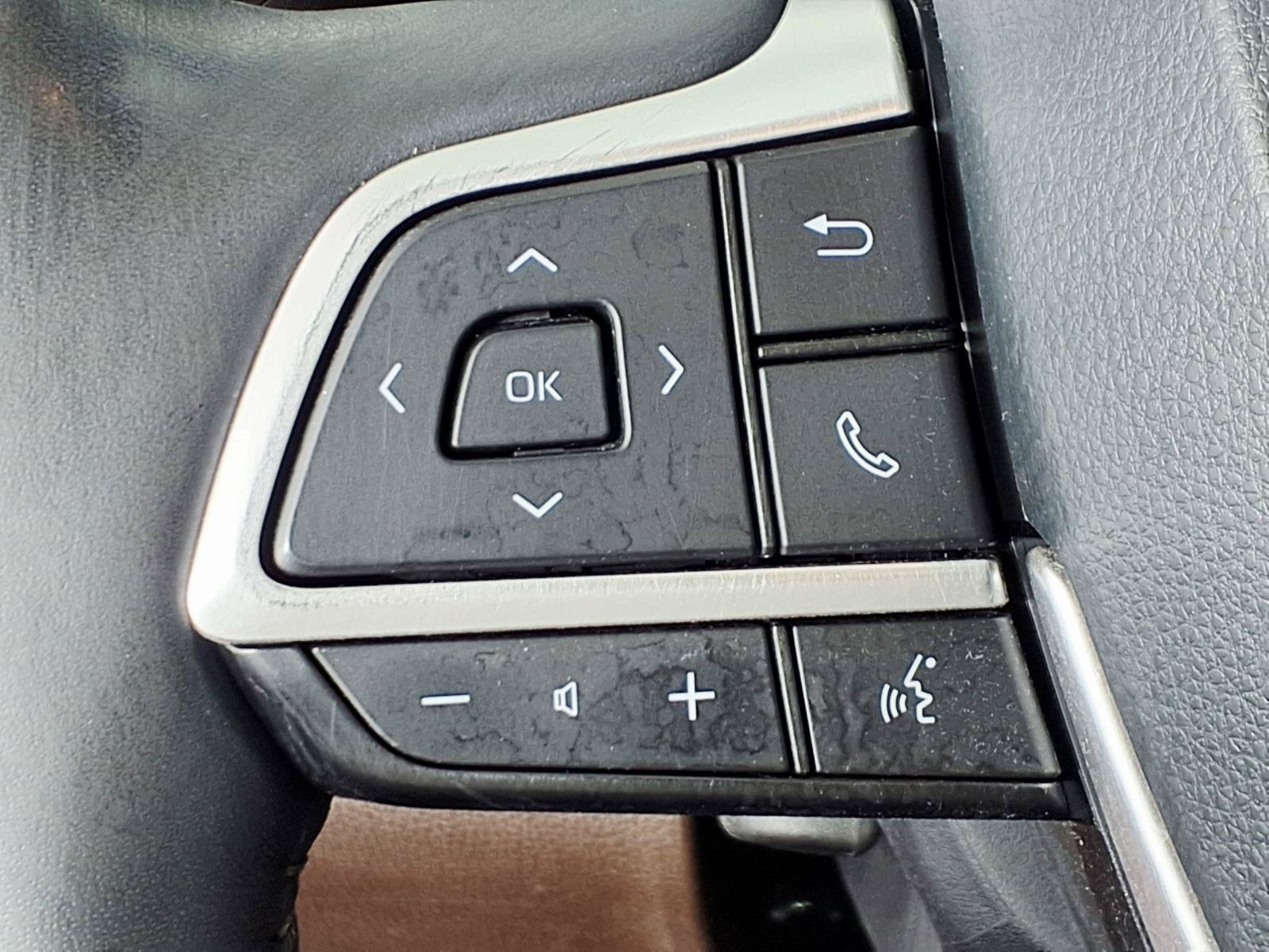 Used 2022 Toyota Highlander Platinum AWD/4WD image 18