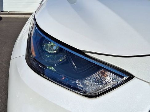 Used 2023 Toyota Highlander LE image 9