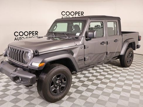 Used 2024 Jeep Gladiator Sport image 9