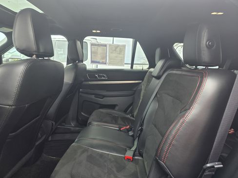 Used 2018 Ford Explorer XLT w/ Equipment Group 202A AWD/4WD image 9