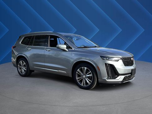 Used 2025 Cadillac XT6 Premium Luxury FWD image 32