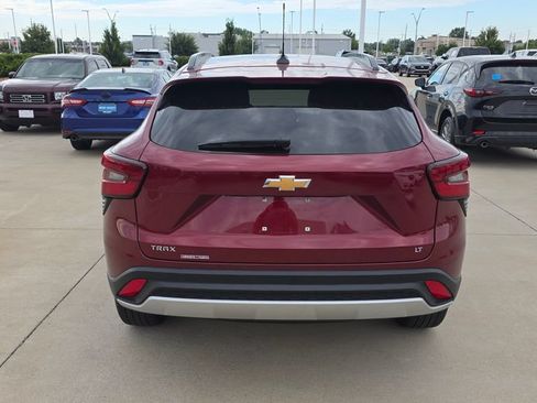 Used 2025 Chevrolet Trax LT w/ LT Convenience Package FWD image 4