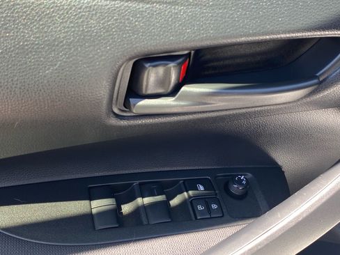 Used 2022 Toyota Corolla LE FWD image 15