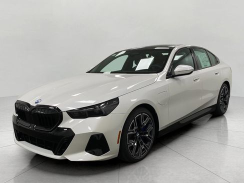 New 2026 BMW 550e xDrive w/ Executive Package AWD/4WD image 9